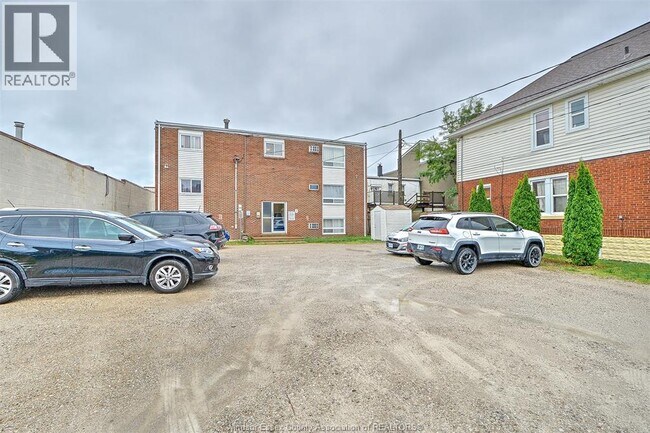 Photo du bâtiment - 821 Pillette Rd