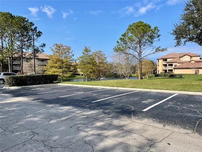 Foto del edificio - 13803 Fairway Island Dr