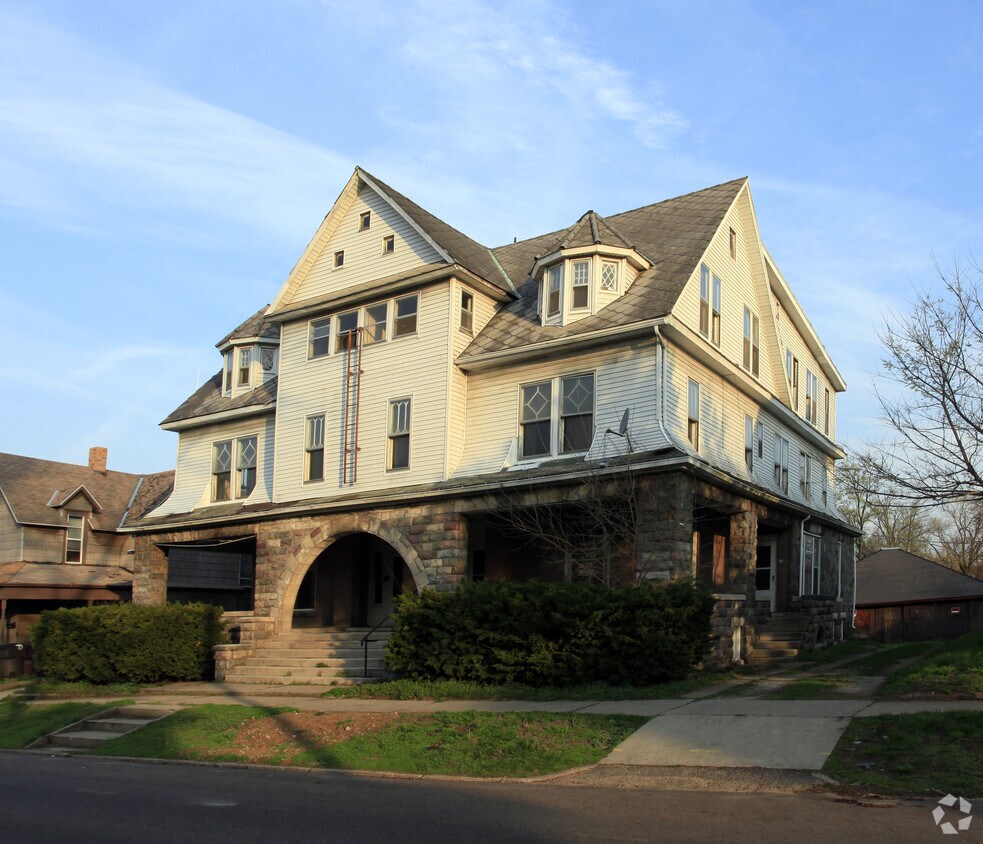 220 Jefferson St, Elkhart, IN 46516 Apartments in Elkhart, IN