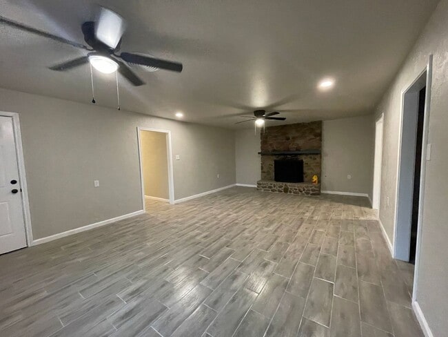 Foto del edificio - 220 W Ave P