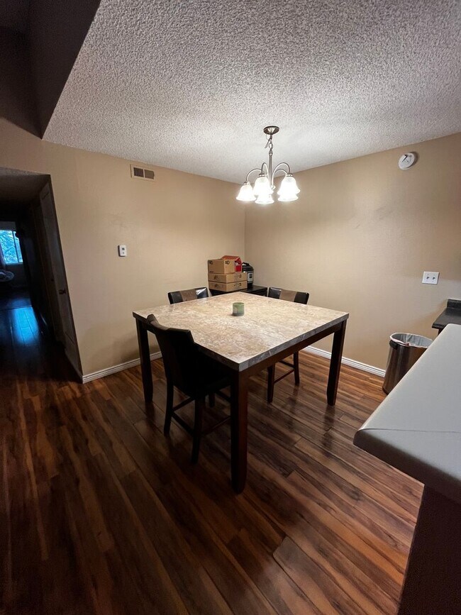 Foto del edificio - Large 3-bedroom 2 Bathroom in Robinwood!