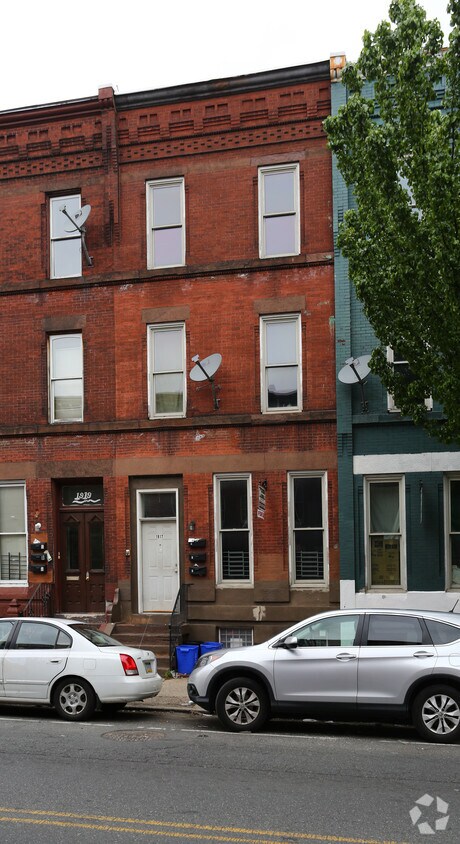 Primary Photo - 1917 W Diamond St