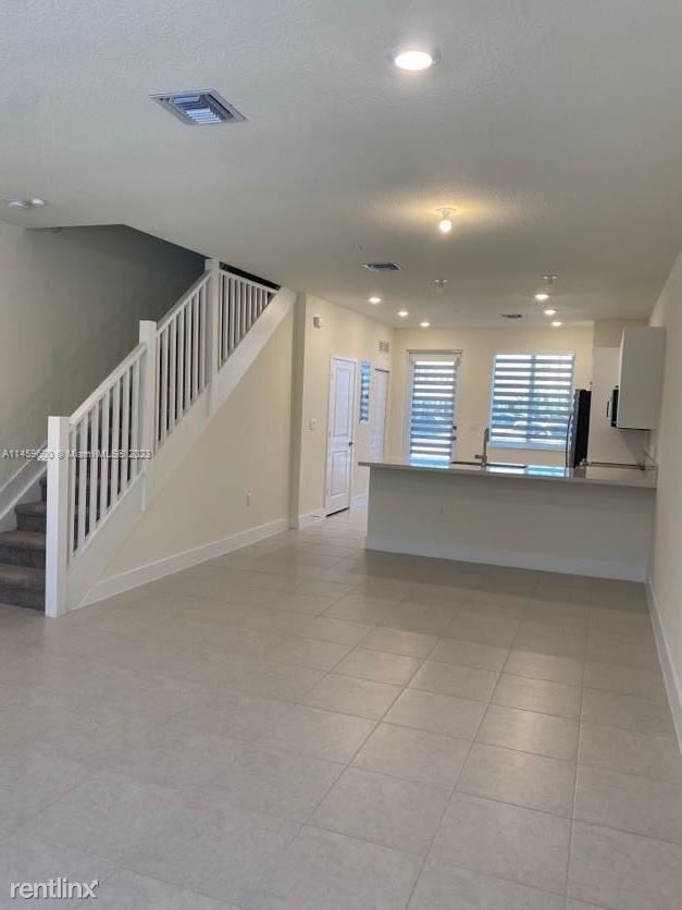 Foto del edificio - 3 br, 2.5 bath House - 10300 NW 66th St Ap...