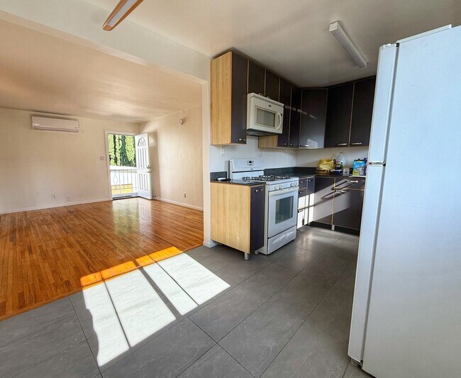 Foto del edificio - 751 N Sycamore Ave