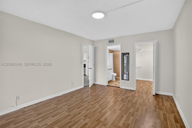 Foto del edificio - 220 Lakeview Dr