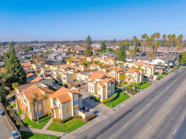Building Photo - Mission Villa Town Homes