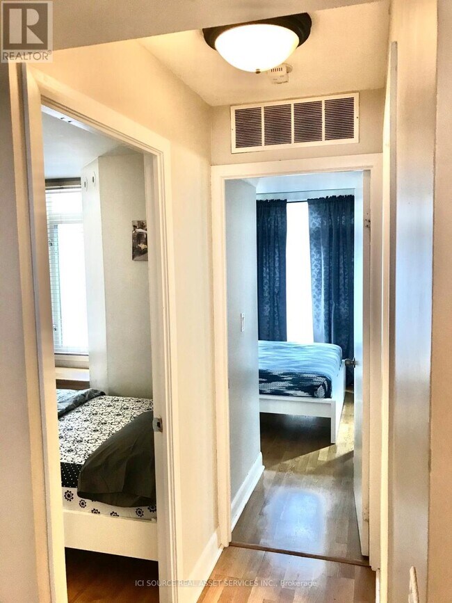 Building Photo - 415 Jarvis St