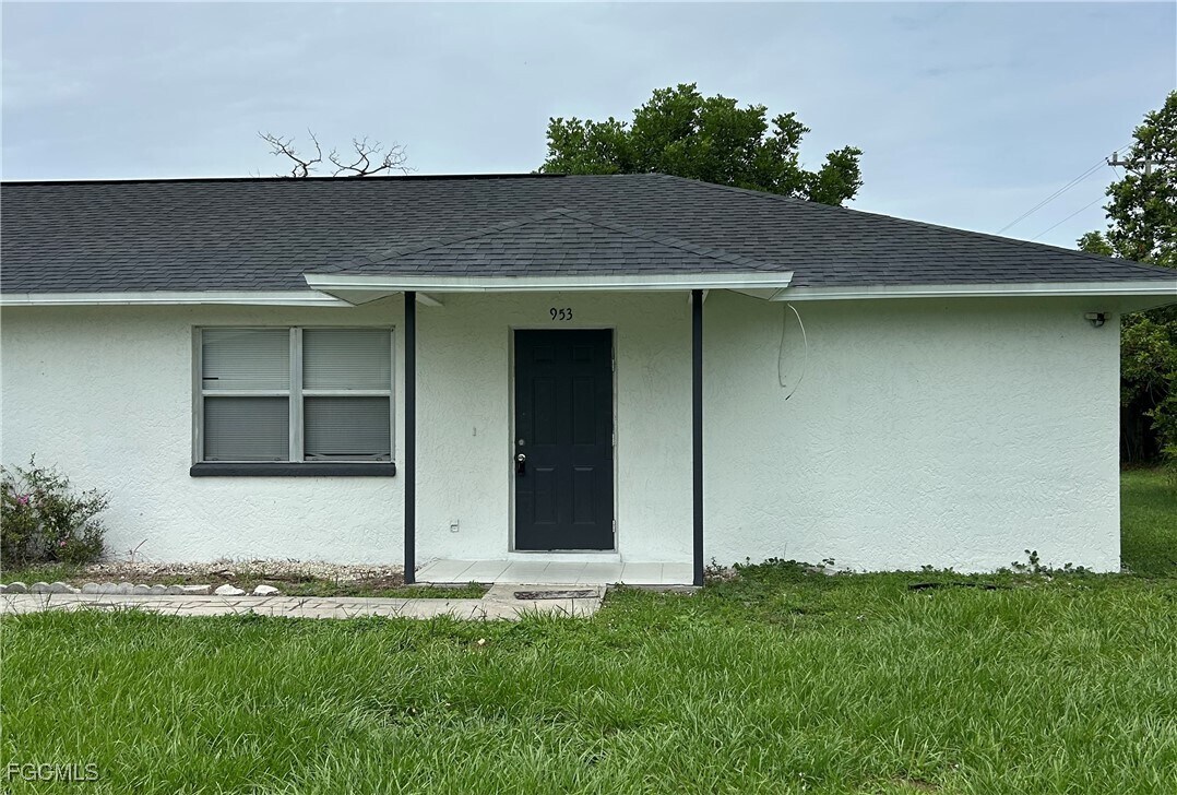 Foto principal - 953 NE Pine Island Ln
