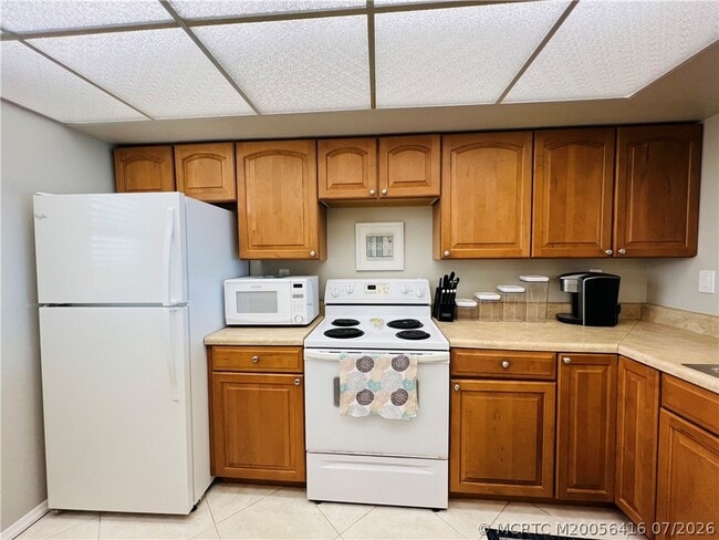 Building Photo - 9400 S Ocean Dr