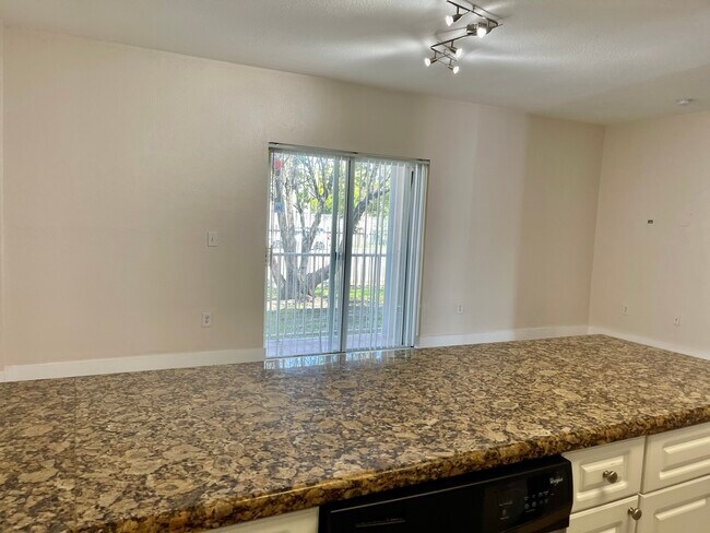 Foto del edificio - 17350 NW 67th Ave