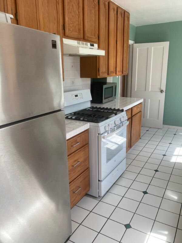 Foto del edificio - 804 Commercial Ave