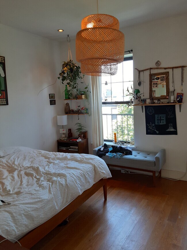 Back Bdr - 255 Lexington Ave