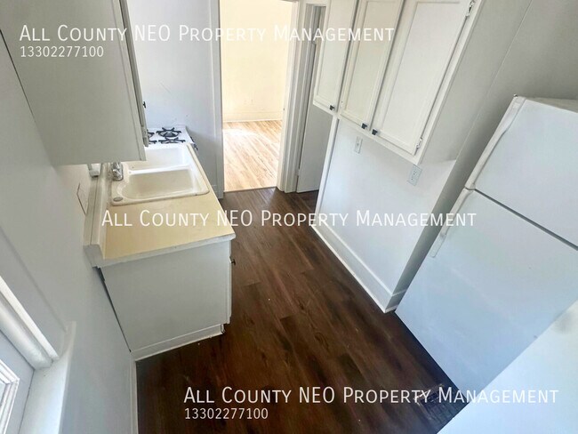 Building Photo - Charming 2-Bedroom with Fresh Updates and ...