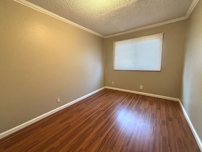 Foto del edificio - Beautiful 4 bedroom 2 bath Home with Ranch...