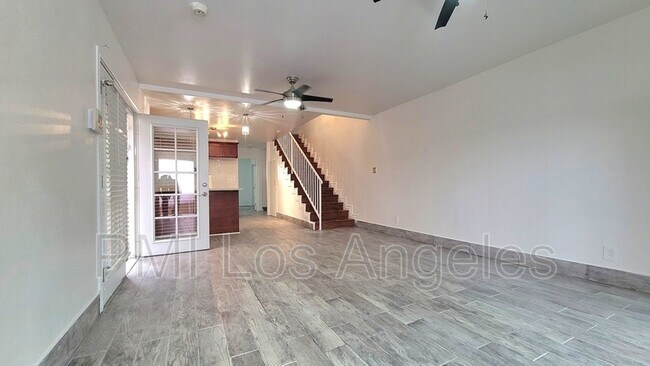 Foto del edificio - 1629 E Vernon Ave