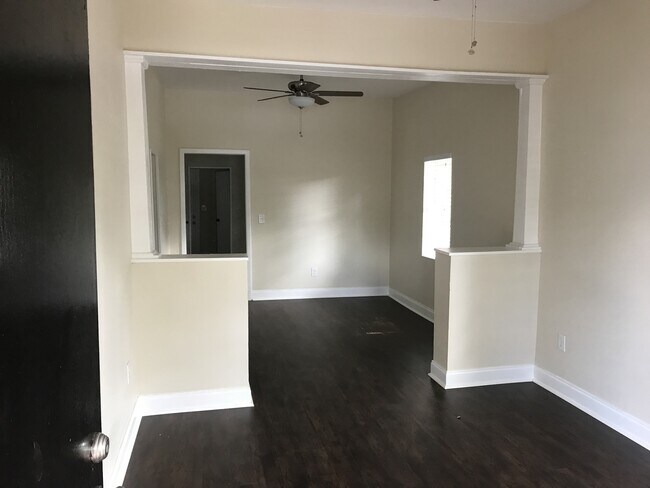 Photo - North Hyde Park Bungalow Close to U.T. House