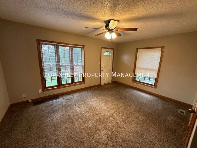 Building Photo - 2116 Chautauqua Pkwy