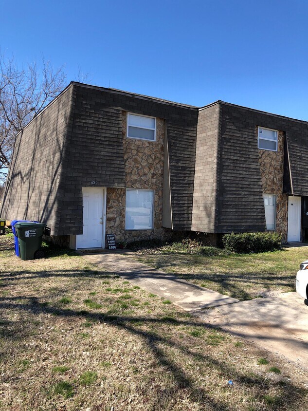 Primary Photo - 500 Sinclair Dr