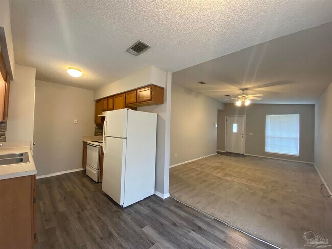 Foto del edificio - 504 Wood Crest Way
