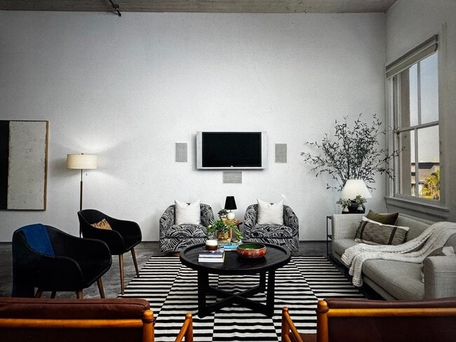 Building Photo - Executive Loft Available in Long Beach!