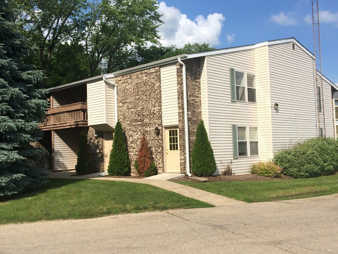 2178 Clark St Unit 5, East Troy, WI 53120 Apartments in East Troy, WI
