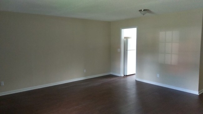 Building Photo - Move in READY