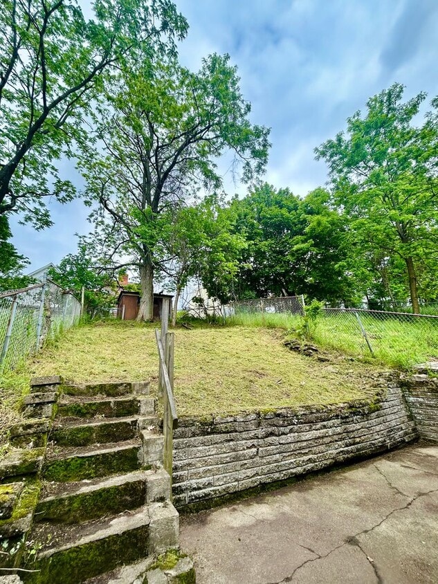 Building Photo - Now Leasing: Charming 3-Bedroom Home with ...