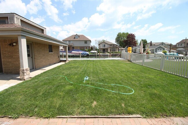 Building Photo - 4 br, 3 bath House - 37894 Lakeville St