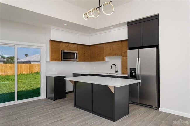 Building Photo - 13 San Pascual St