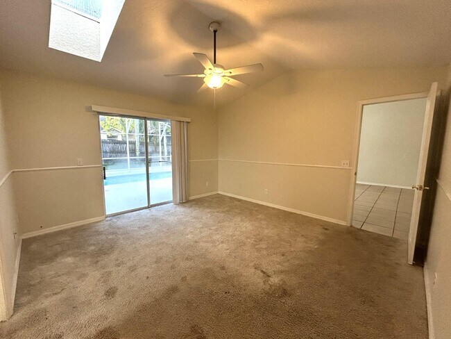 Foto del edificio - 8008 Aspencrest Ct