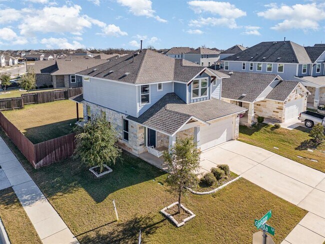 Foto del edificio - 236 Oakstone Dr