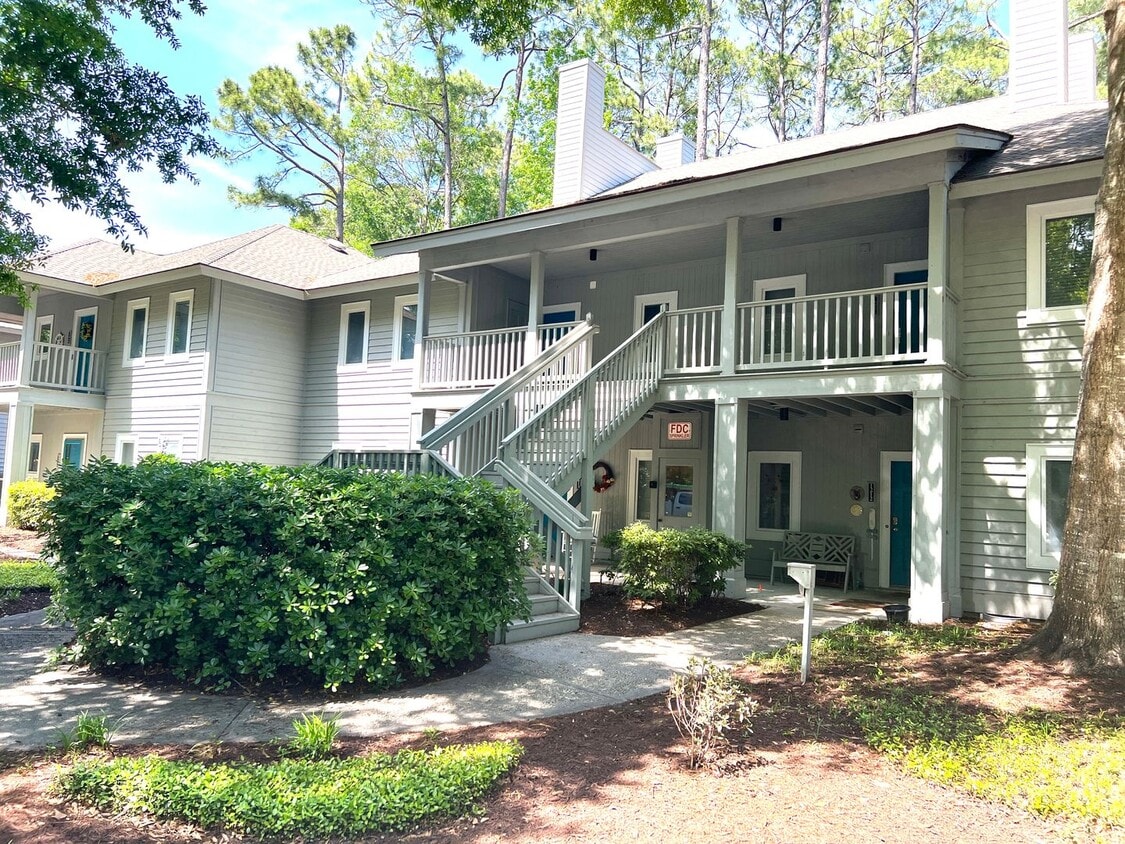 Foto principal - Furnished 2 Bedroom, 2 Bath, 2nd Floor Con...
