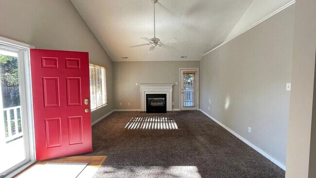 Foto del edificio - 13133 Middle Ridge Way