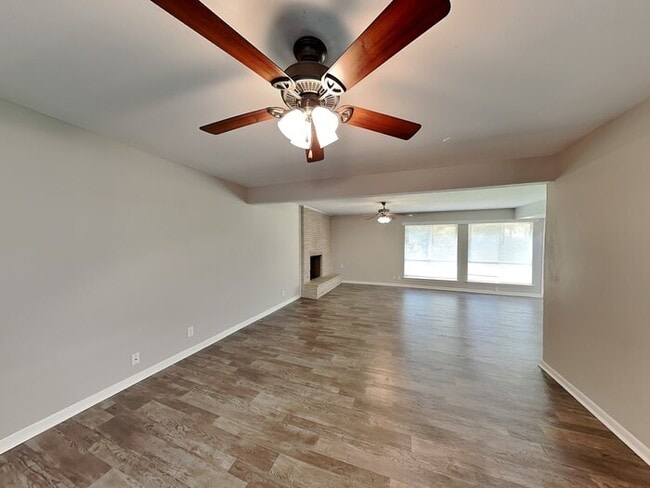 Foto del edificio - 1514 Regina Ct S