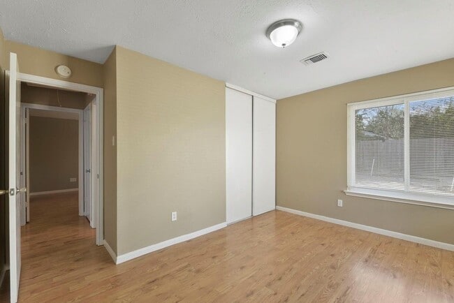 Foto del edificio - 11922 Westwold Dr