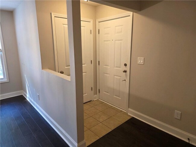 Building Photo - 1304 Madison Ln S E