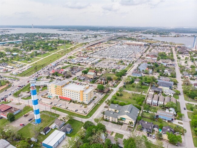 Foto del edificio - 811 Bradford Ave