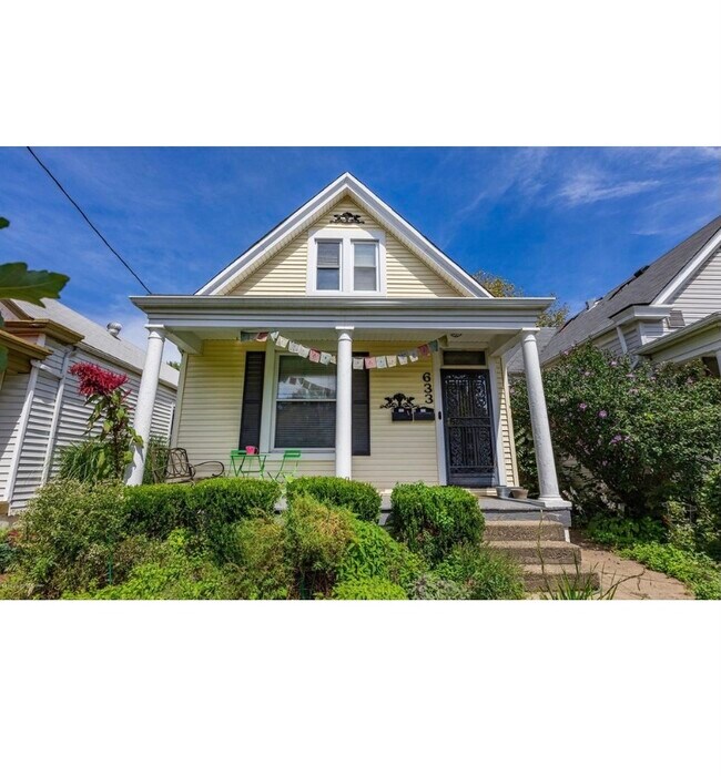 Building Photo - 633 E Oak St