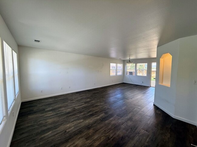 Building Photo - beautiful home  with exceptional views and...