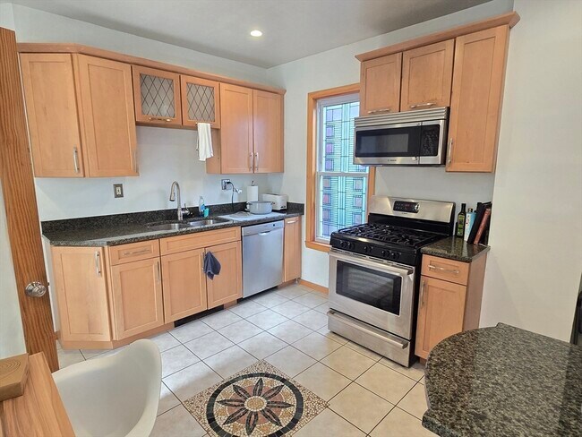 Building Photo - 28 Bardwell St