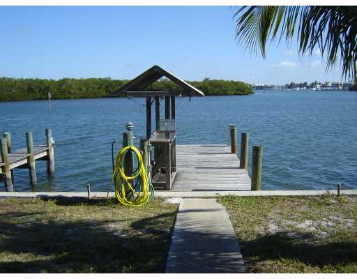 Building Photo - Island Breeze