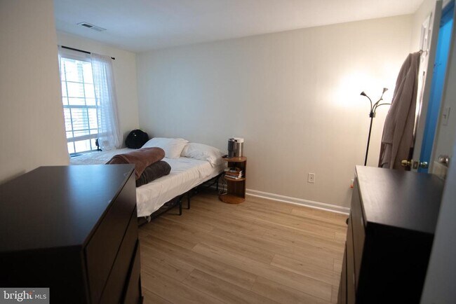 Foto del edificio - 611 Wind Ridge Dr
