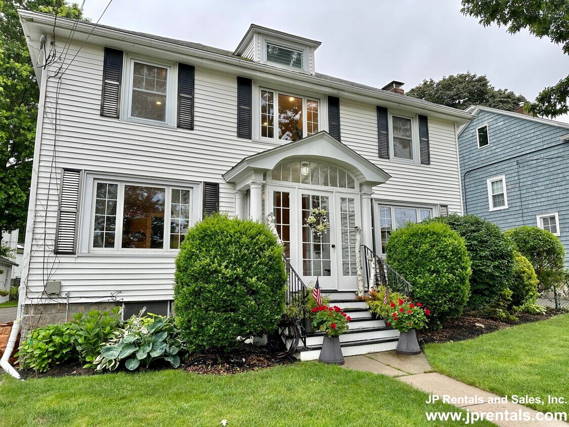 Primary Photo - 15 Parklawn Rd