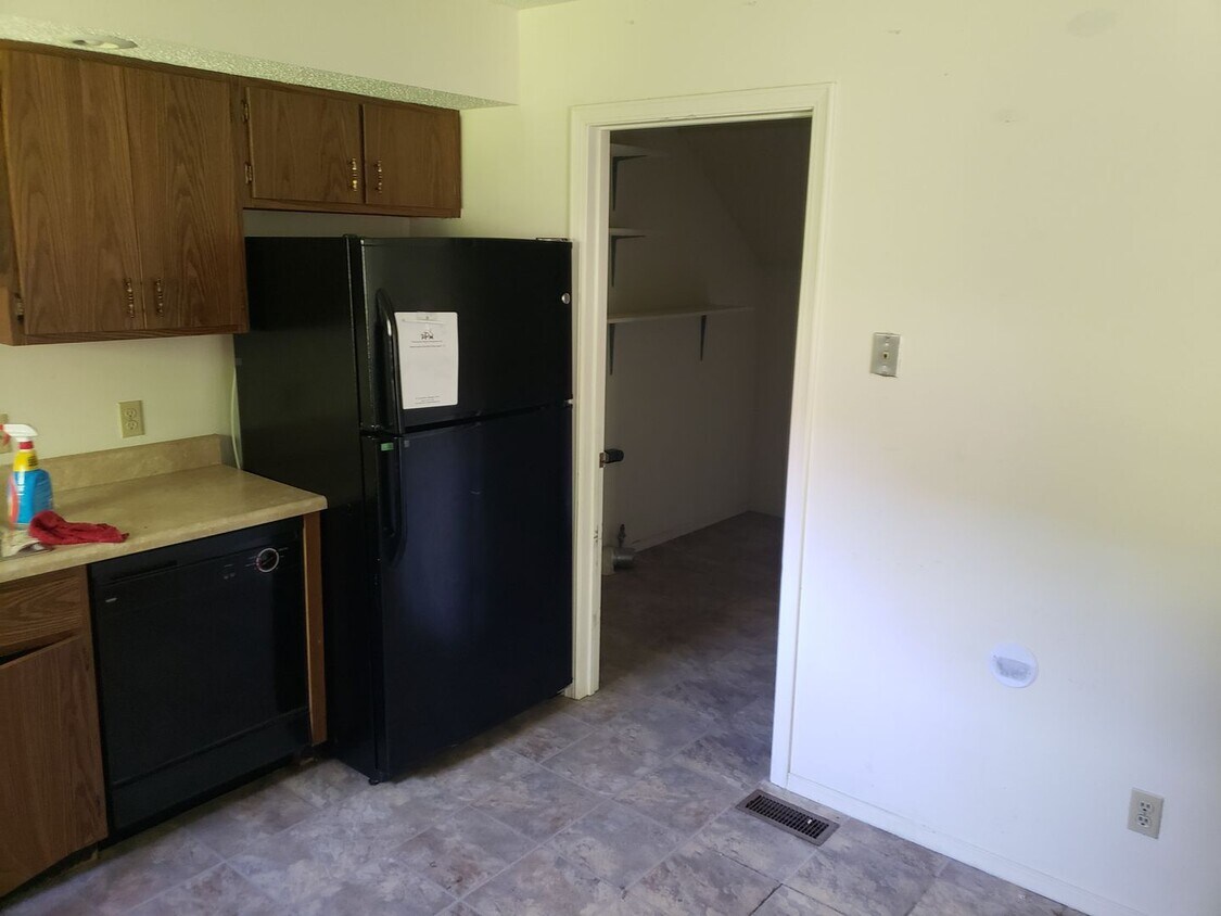 Primary Photo - 3 bed 2.5 bath close to Parkland