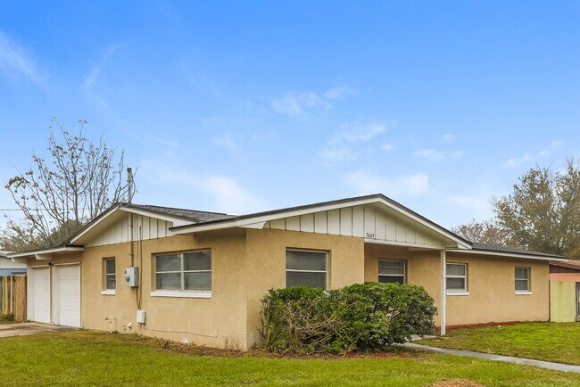 Foto del edificio - 5664 Hillman Dr