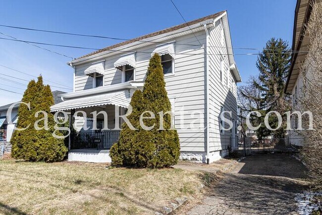 Building Photo - Large Single Family home in Trenton