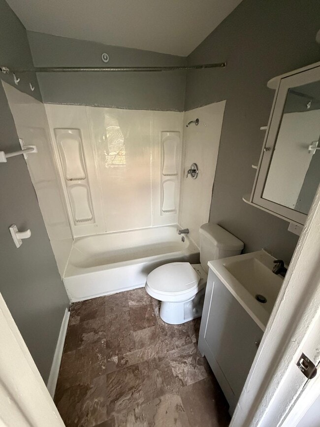 Building Photo - 619 McKinley Ave