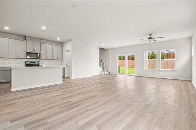 Building Photo - 860 Sunny Lk Dr