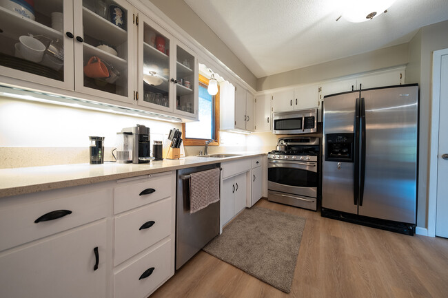 Foto del edificio - 3108 Country Wood Dr