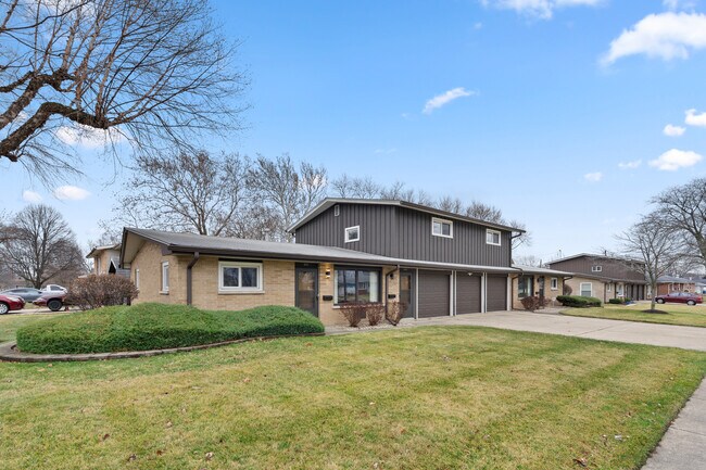 Building Photo - 541 N Edgelawn Dr
